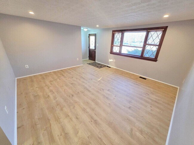 Photo - Charming 2-Level, 3 Bed 2 Bath Home In Much Sought After Chalet Woods Location