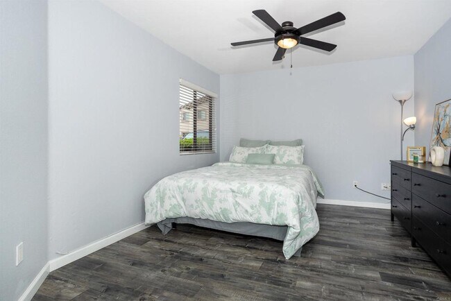 Photo - 1423 Graves Ave