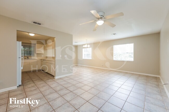 Photo - 774 Bell Blvd S