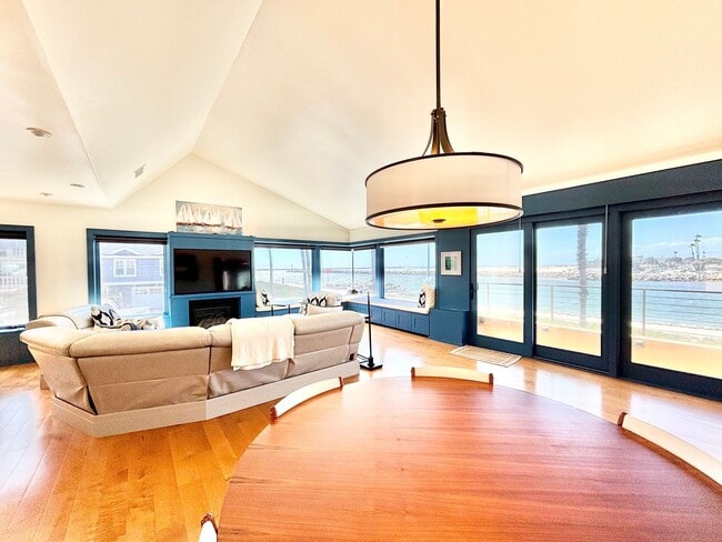 Building Photo - 2524O- Amazing Waterfront | FURNISHED