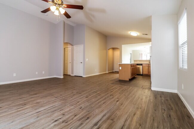 Photo - 16871 W Portland St