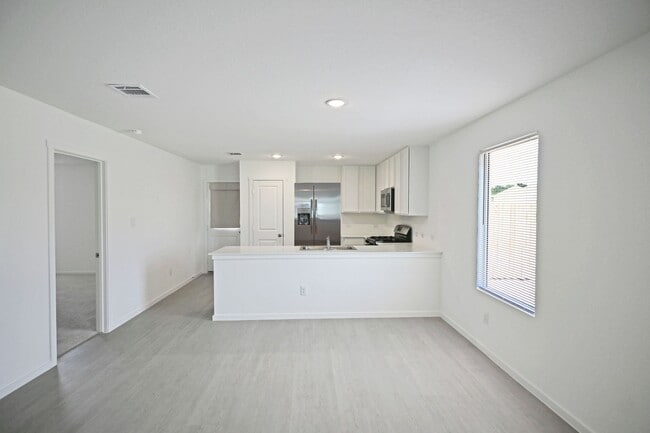 Photo - 729 Meadow Dr