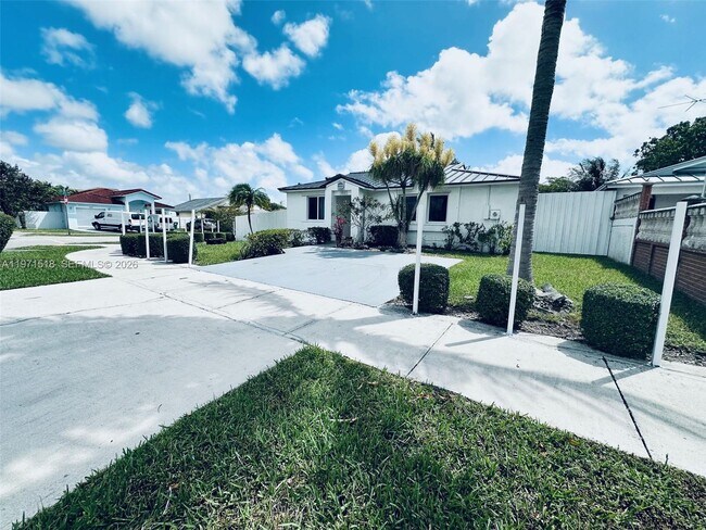 Photo - 18501 SW 115th Ave