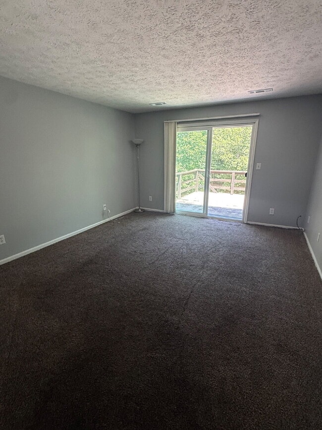 2 Bedroom 1 Bathroom Apartment in Madison Heights with off street parking.