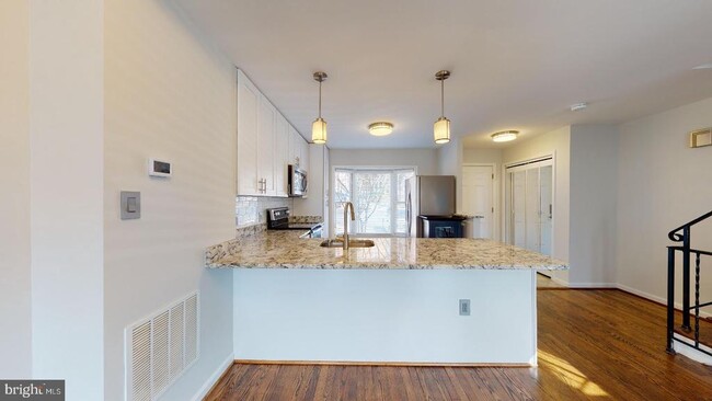 Photo - 2029 S Glebe Rd