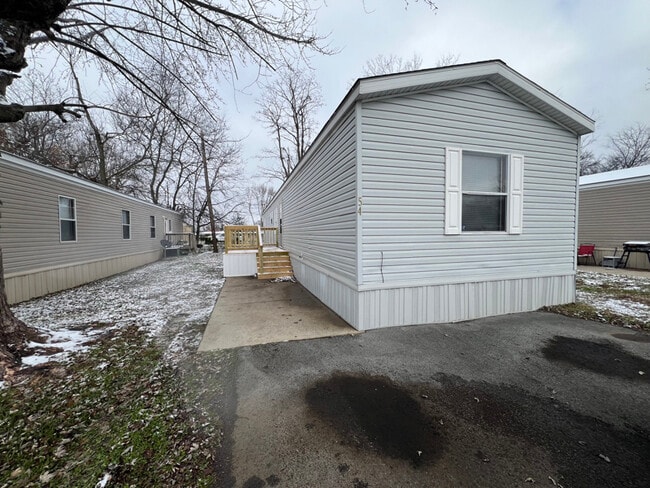 Building Photo - 54 Locust St