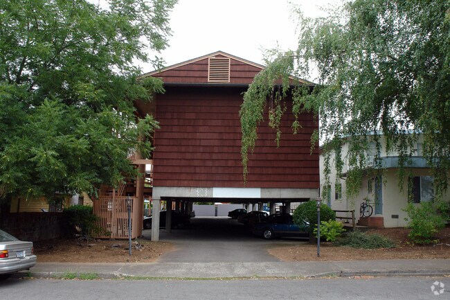 Lanai Apartments