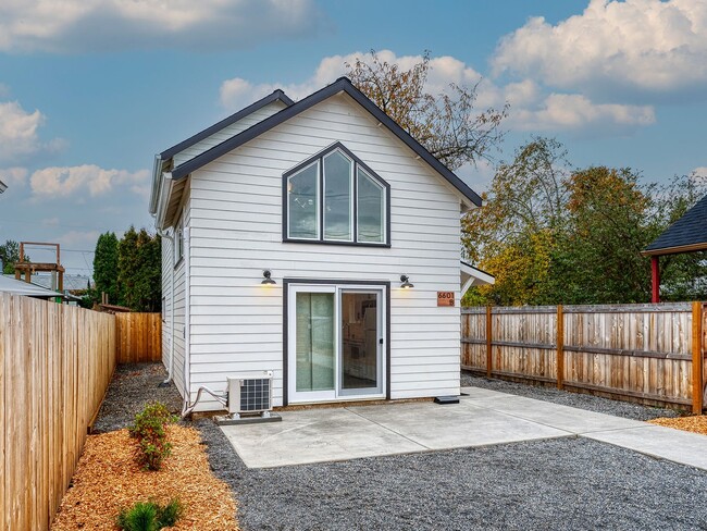 Photo - Chic Portland Home with Skylit Bedroom, Lo...