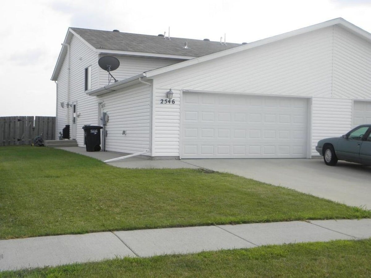 3 bed, 2 bath Twinhome - 3 bed, 2 bath Twinhome