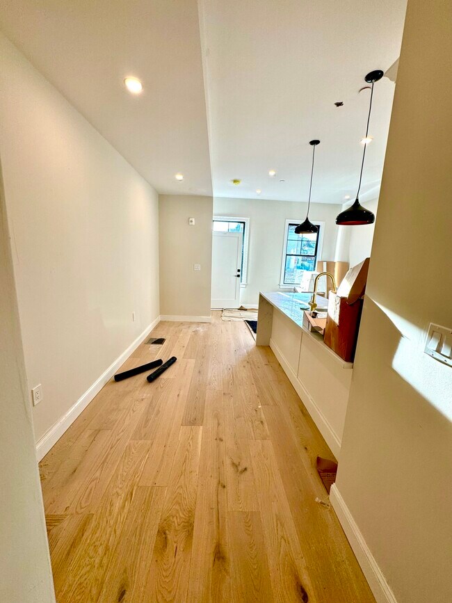 48 Woodward St Unit 3