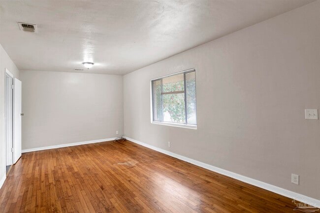 Photo - 2802 W Gonzalez St