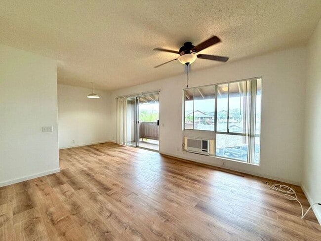 Building Photo - Ewa Beach - Palm Villas II: 2 Bed 1-1/2 Bath Townhouse w/ 2 Parking