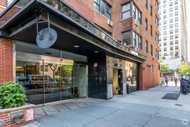 Entrance - Hatten House