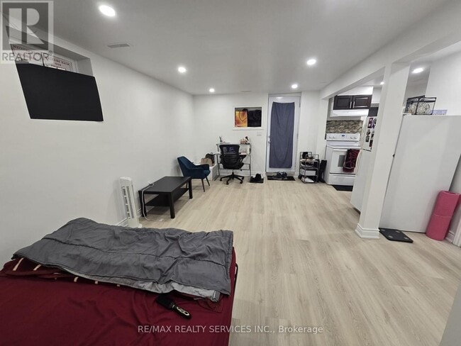 Photo - 9 Bruce Beer Dr