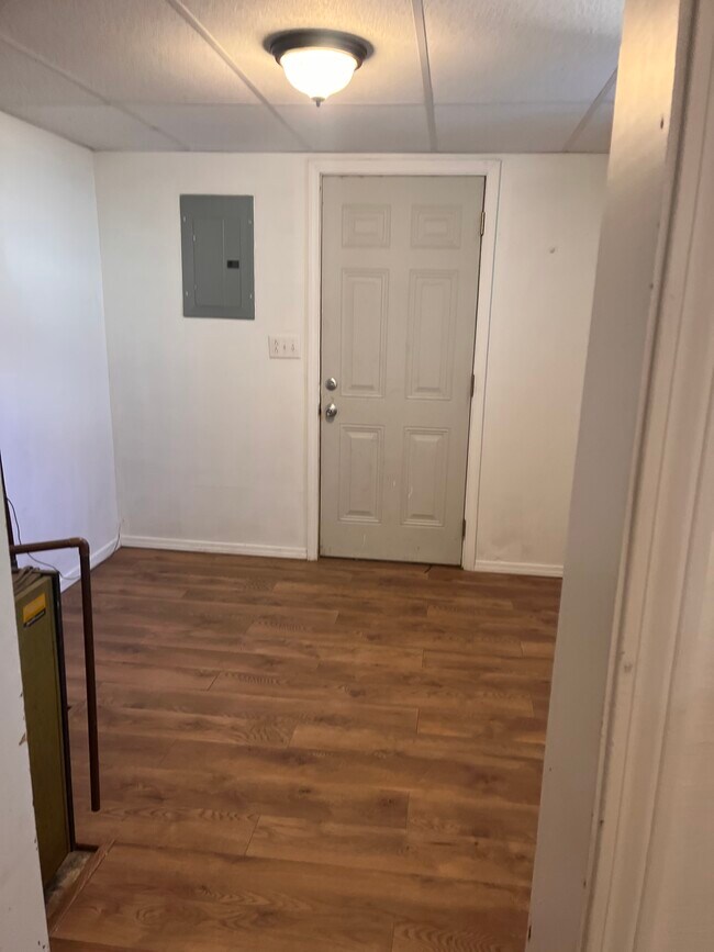 Back room for washer and dryer - 1209 Rosewood Dr NE Unidad 1209