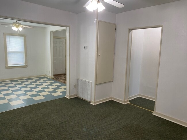 Photo - 611 Fredonia St