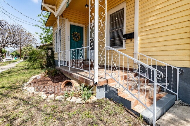Photo - 323 Barrera St