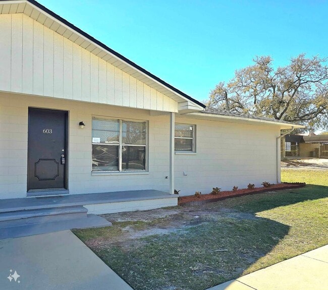 Building Photo - East Garden Street Unit 603