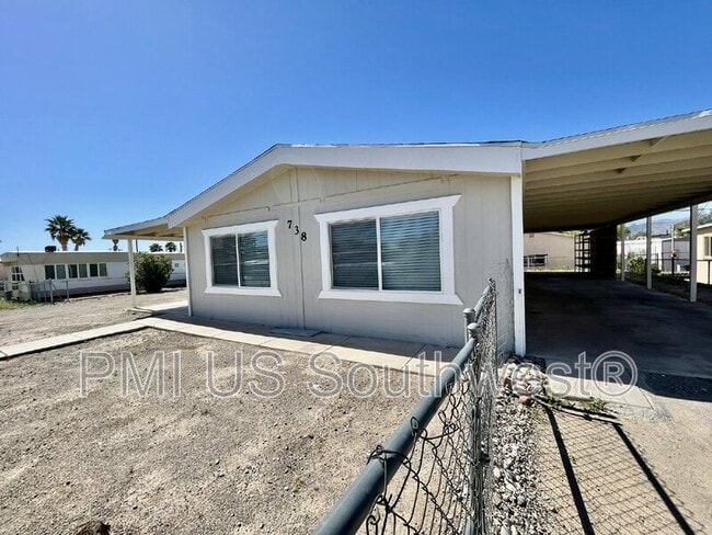 738 Swan Dr