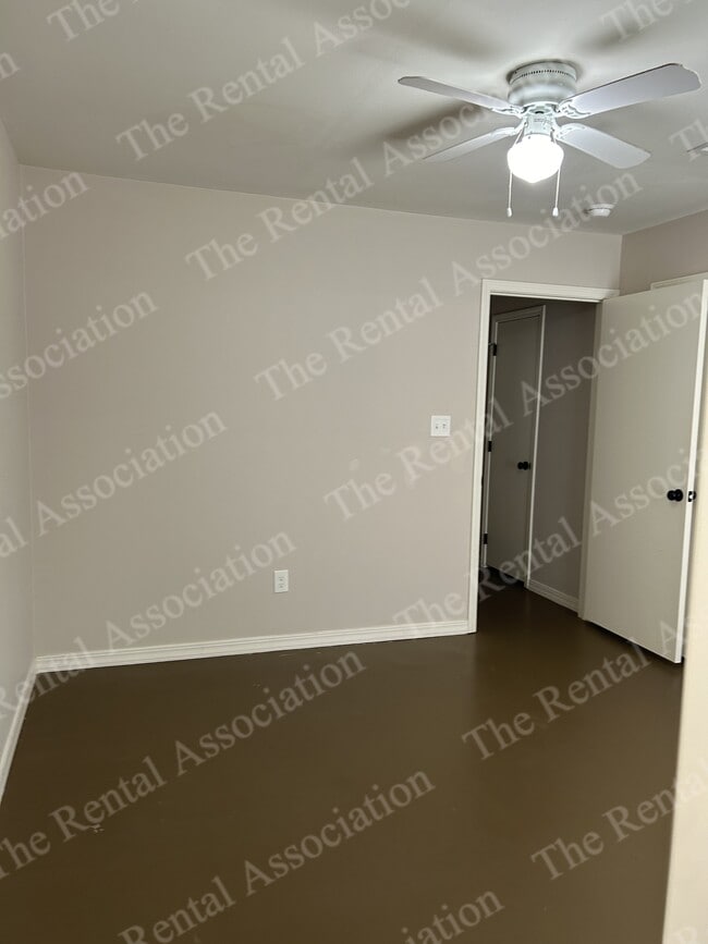 Photo - 185 Brownlee Rd