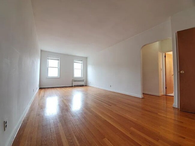 Photo - 1110A Lydig Ave
