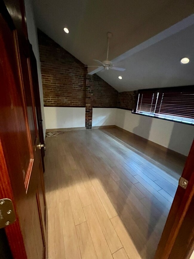Photo - 104 Linwood Ave Unit 102 (Carriage House)