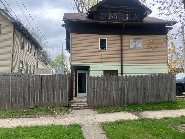 Photo - 1303 N Hawley Rd