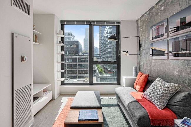 Photo - 713 N Wells St