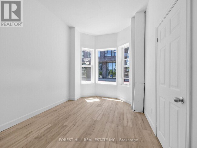 Photo - 419 Dufferin St