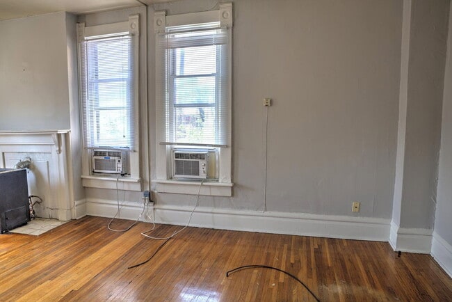 Photo - 250 1/2 W 5th Ave Unit F