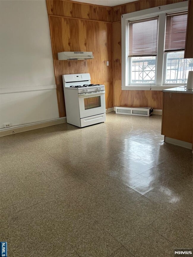 Photo - 430 Lexington Ave Unit 9