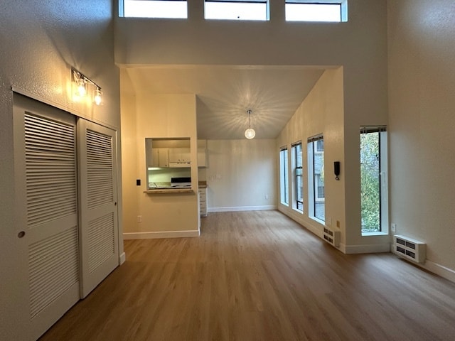 Building Photo - Capitol Crest