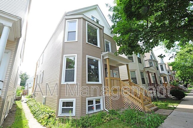 Photo - 3242 N Ridgeway Ave House