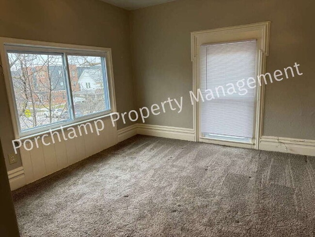 Photo - 547 Coit Ave NE Unidad #3