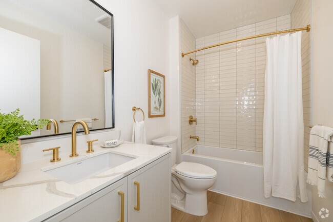 2 habitaciones, 2 baños, 990 pies cuadrados, baño principal