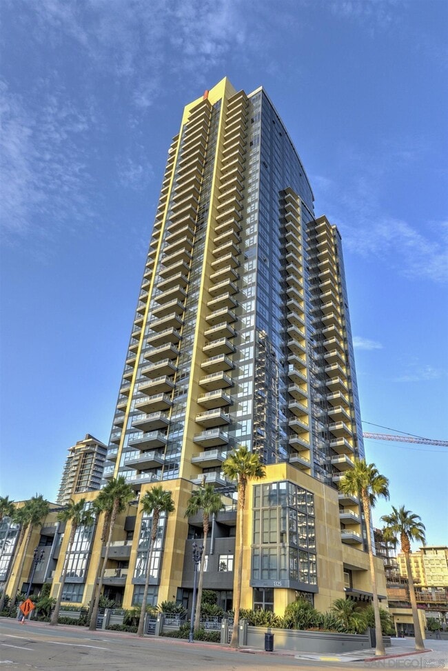 Photo - 1325 Pacific Hwy Unidad 1805 Rental