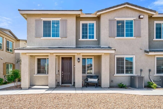 Building Photo - Elegant Modern Townhome!