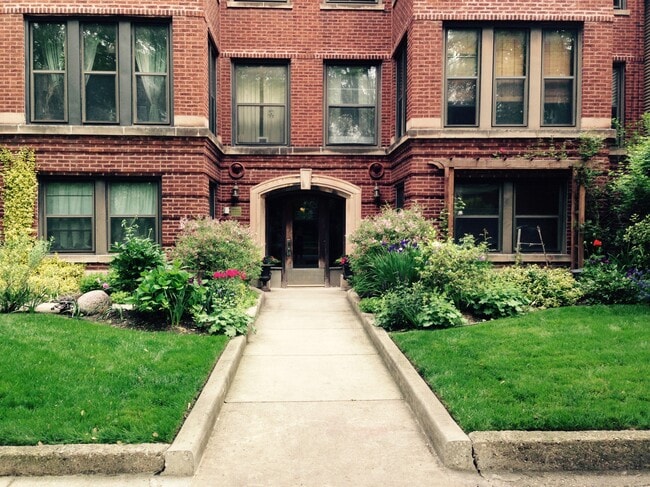 Building Photo - 1434 W Warner Ave Unit Garden