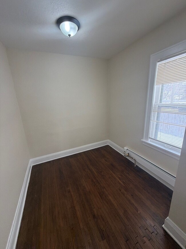 Photo - 583 Reaney Ave E