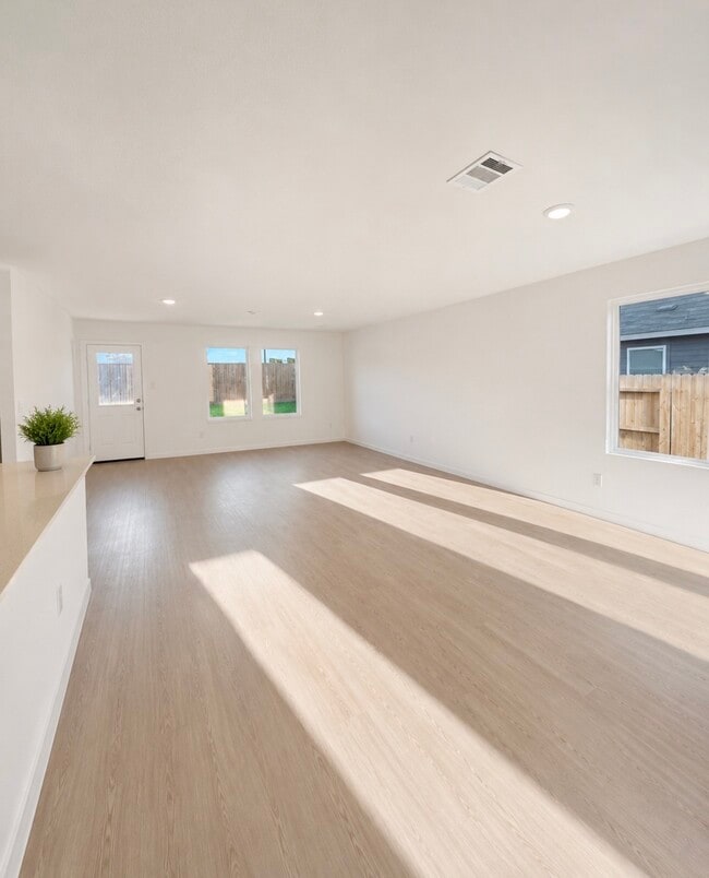Photo - 448 Shoreview Dr