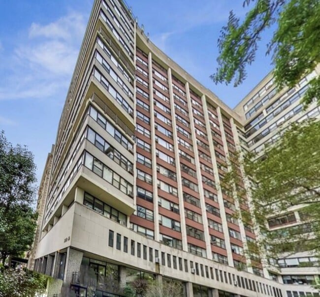 Building Photo - 3410 N Lake Shore Dr Unit 15E