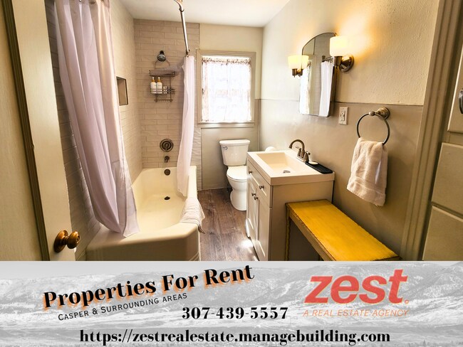 Photo - 1905 E 3rd St