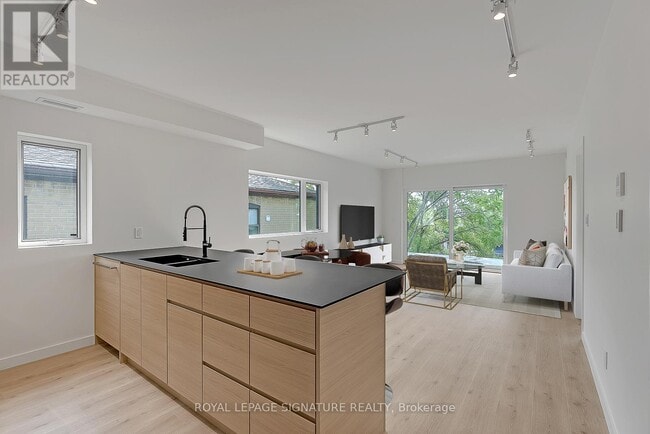 Photo - 1254 Davenport Rd