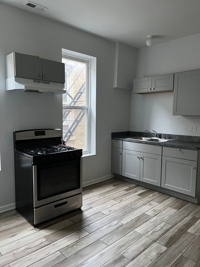 Building Photo - 1527 W 18th St Unit 1 Rental
