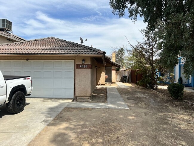 Building Photo - 5400 Tupper Ct Rental