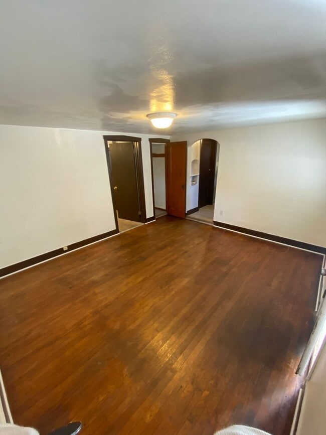 Photo - 110 E Rosser Ave Unit Lower Level