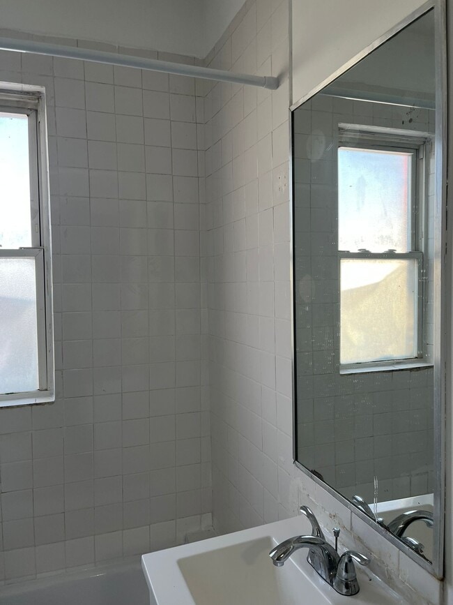 Photo - 72 Rose Ave Unit 2R