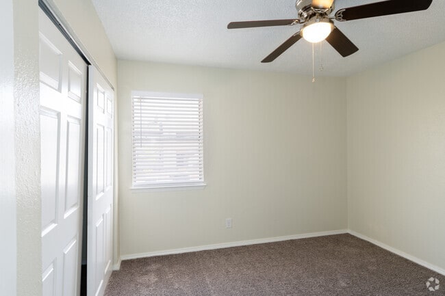 2BR, 1BA - 870SF - Segundo dormitorio