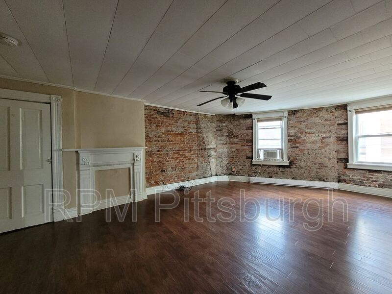 Photo - 3053 Brereton St