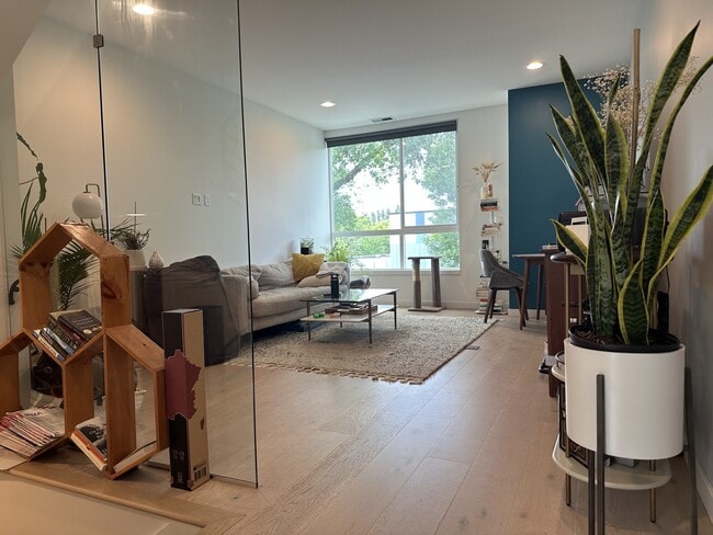 Living area - 106 22nd Ave S